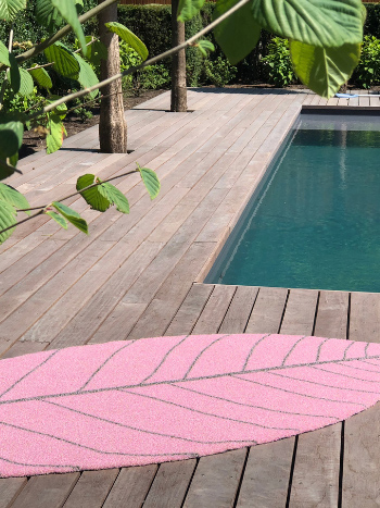 straffen Intens bijvoeglijk naamwoord Een outdoor tapijt is een musthave voor je tuin | Verco Tapijten